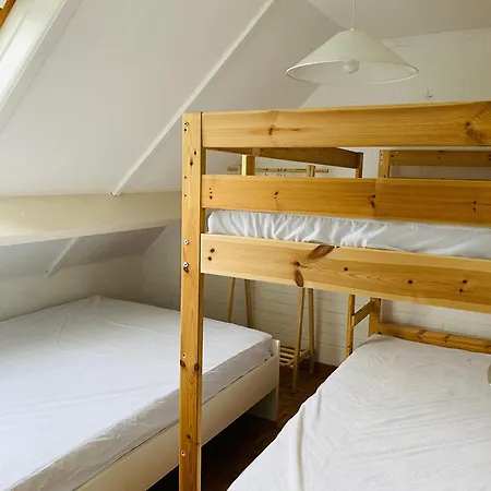 홀리데이파크 Pretty Little House Full Of Charm, Located In A And Peaceful Setting, Very Close To Sea