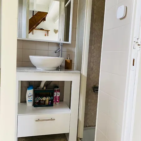 홀리데이파크 Pretty Little House Full Of Charm, Located In A And Peaceful Setting, Very Close To Sea 미들케르케