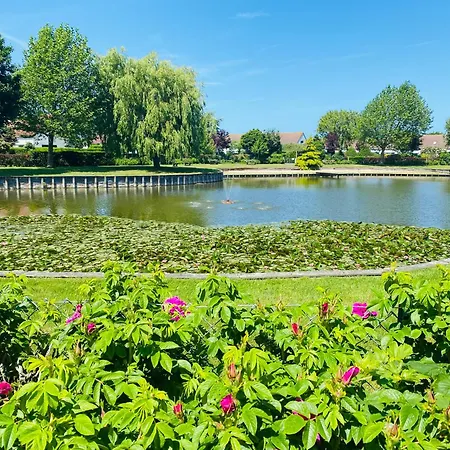 홀리데이파크 Pretty Little House Full Of Charm, Located In A And Peaceful Setting, Very Close To Sea