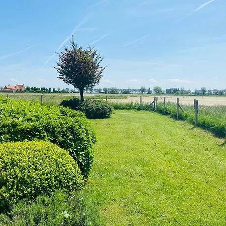 홀리데이파크 Pretty Little House Full Of Charm, Located In A And Peaceful Setting, Very Close To Sea *