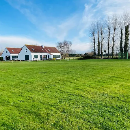 홀리데이파크 Pretty Little House Full Of Charm, Located In A And Peaceful Setting, Very Close To Sea *